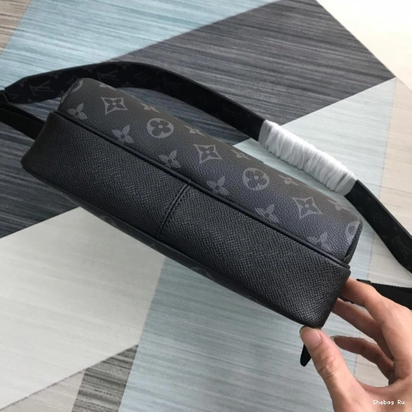 LOUIS MESSENGER VUITTON OUTDOOR 0811